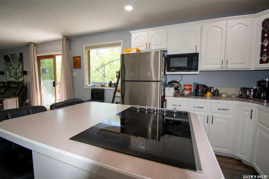 462 Fairchild Avenue Regina Beach SK S0G 4C0