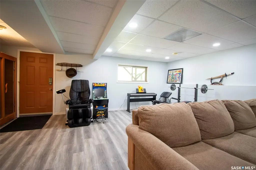 462 Fairchild Avenue Regina Beach SK S0G 4C0