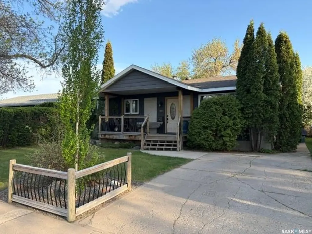 158 Selkirk Crescent Saskatoon SK S7L 4J3