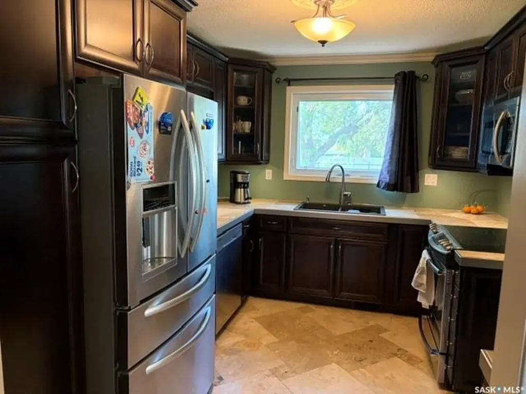 158 Selkirk Crescent Saskatoon SK S7L 4J3