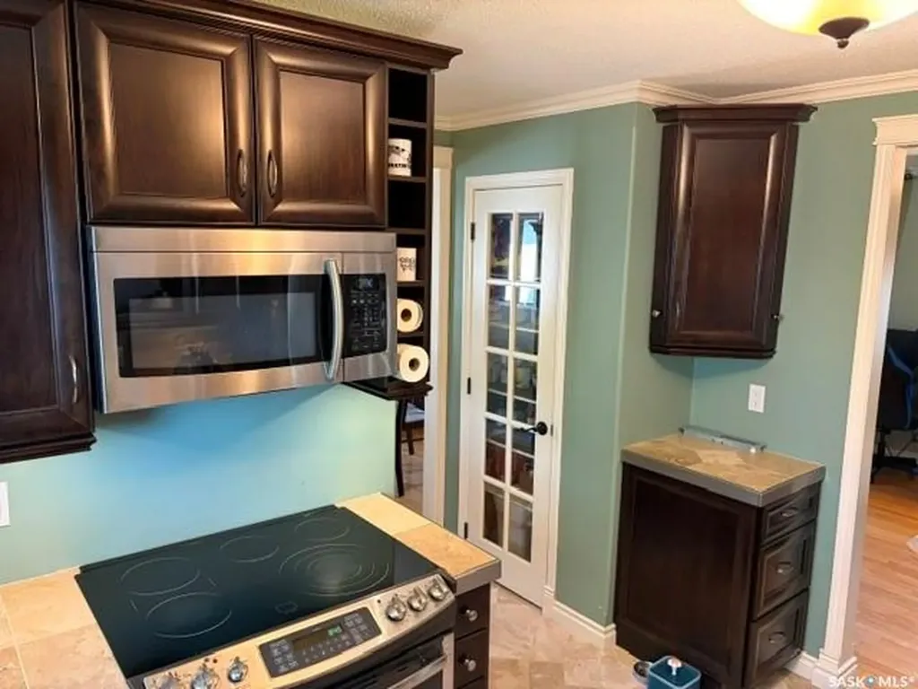 158 Selkirk Crescent Saskatoon SK S7L 4J3
