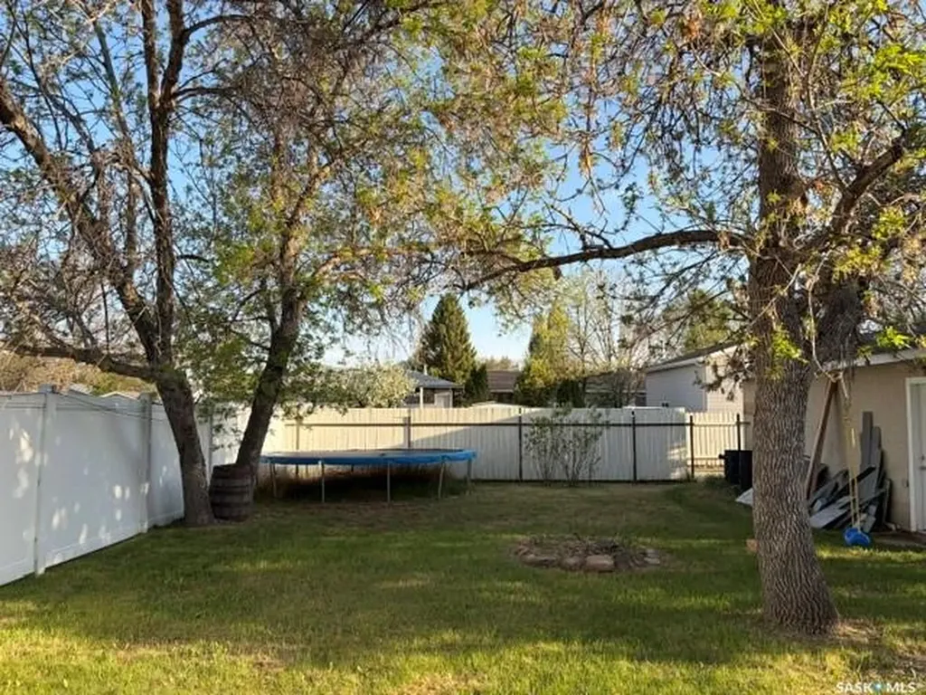 158 Selkirk Crescent Saskatoon SK S7L 4J3