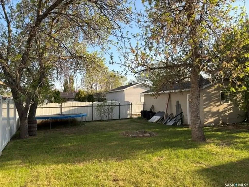 158 Selkirk Crescent Saskatoon SK S7L 4J3