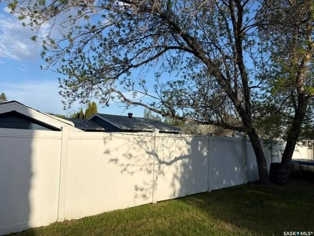 158 Selkirk Crescent Saskatoon SK S7L 4J3
