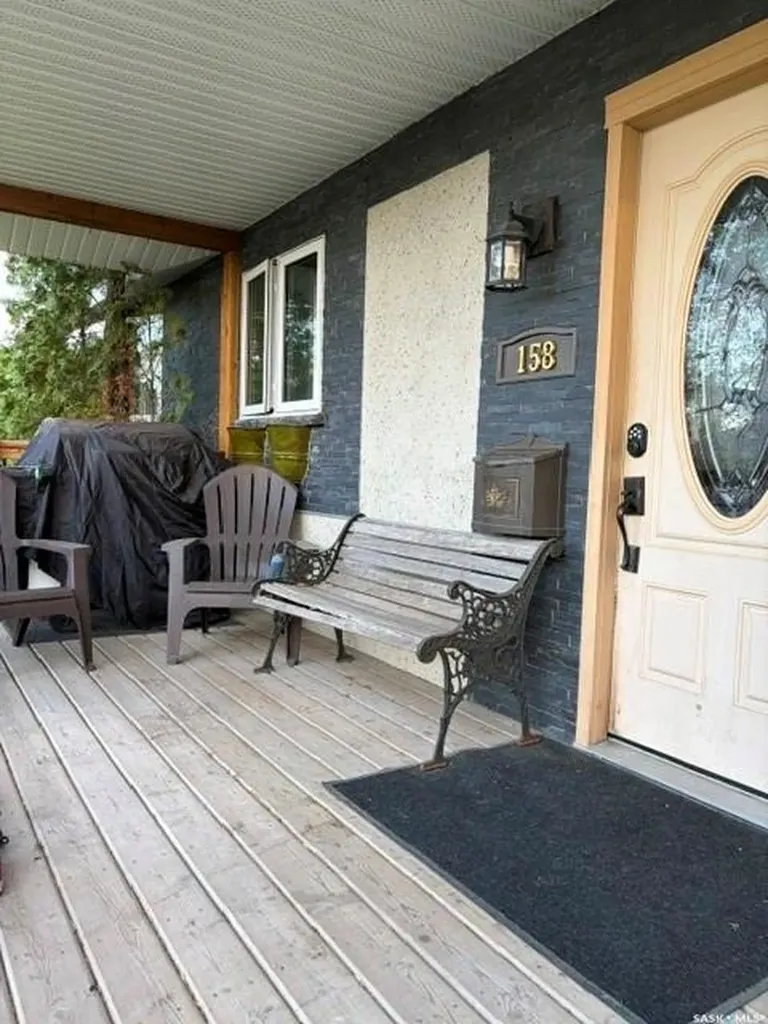 158 Selkirk Crescent Saskatoon SK S7L 4J3