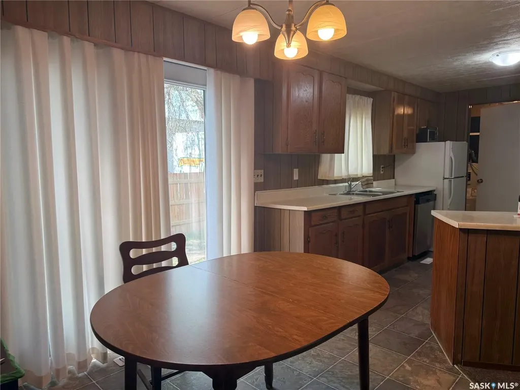 1455 9th Avenue NE Moose Jaw SK S6J 1C6
