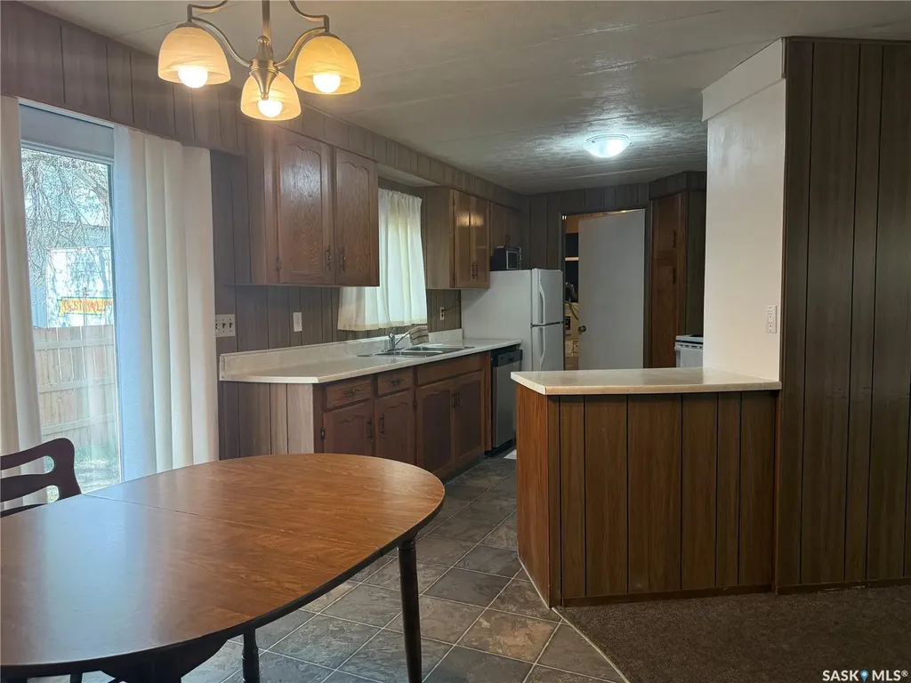 1455 9th Avenue NE Moose Jaw SK S6J 1C6