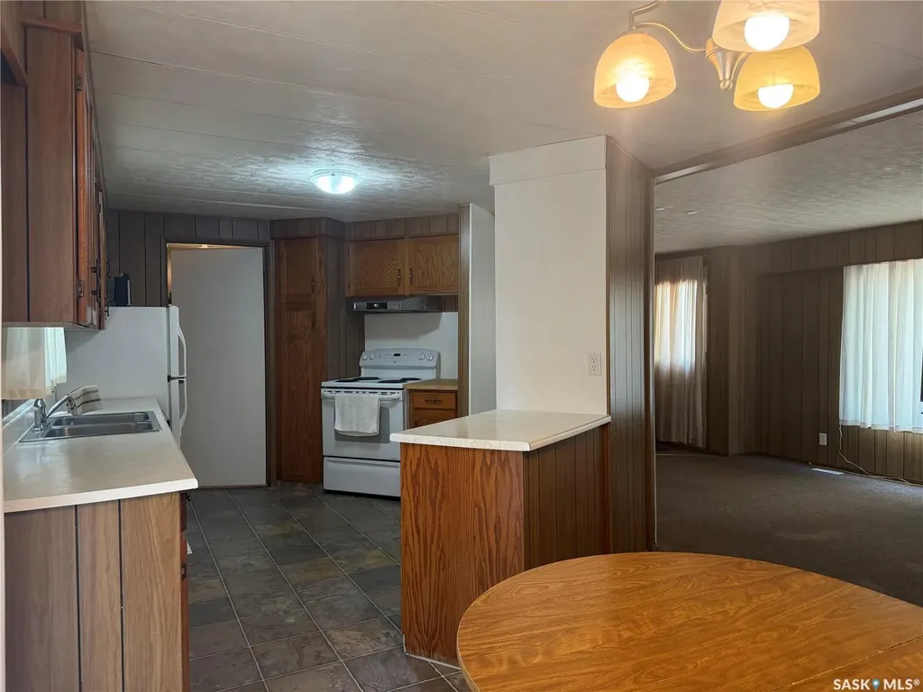 1455 9th Avenue NE Moose Jaw SK S6J 1C6