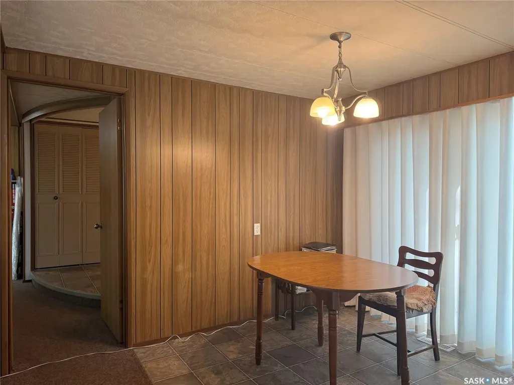 1455 9th Avenue NE Moose Jaw SK S6J 1C6