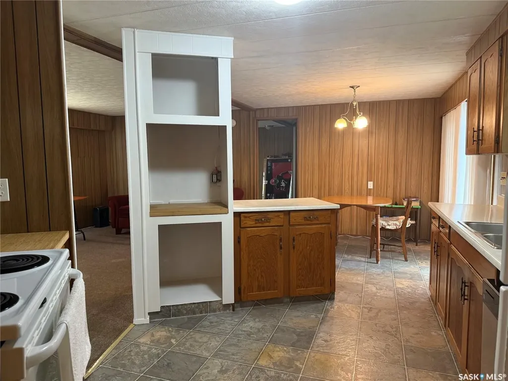 1455 9th Avenue NE Moose Jaw SK S6J 1C6