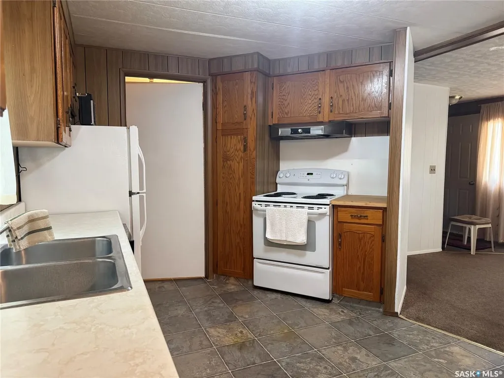 1455 9th Avenue NE Moose Jaw SK S6J 1C6