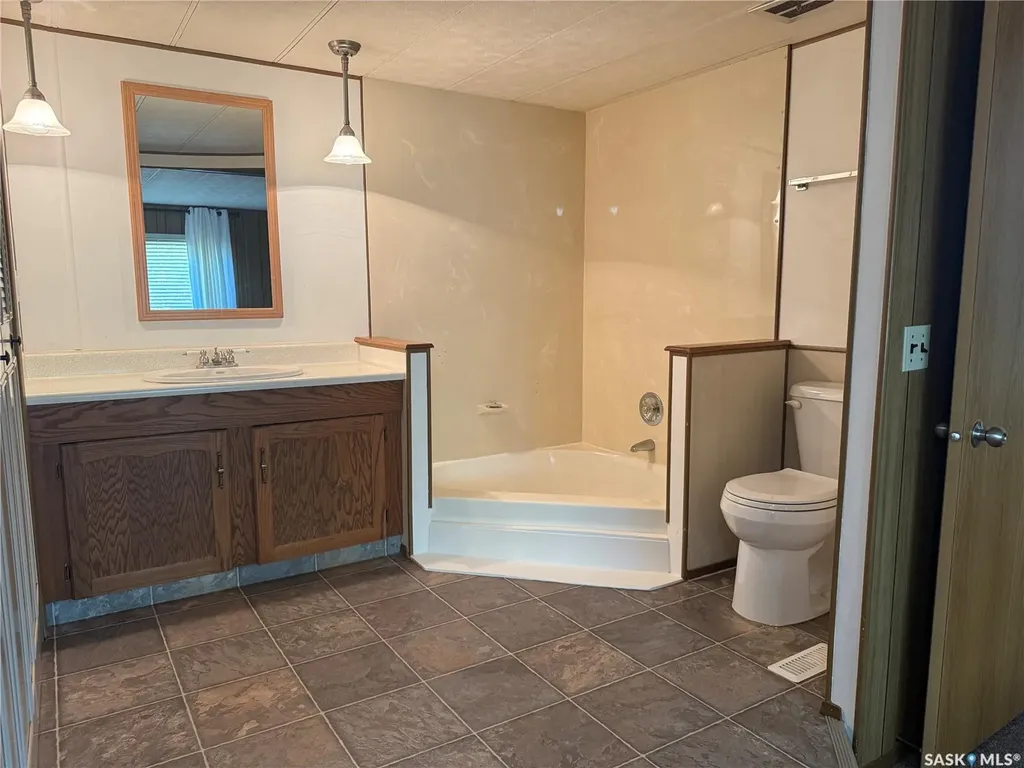 1455 9th Avenue NE Moose Jaw SK S6J 1C6