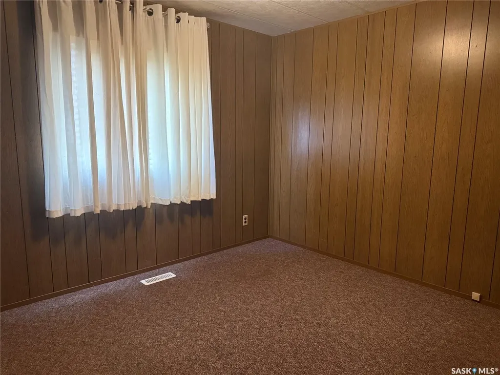 1455 9th Avenue NE Moose Jaw SK S6J 1C6