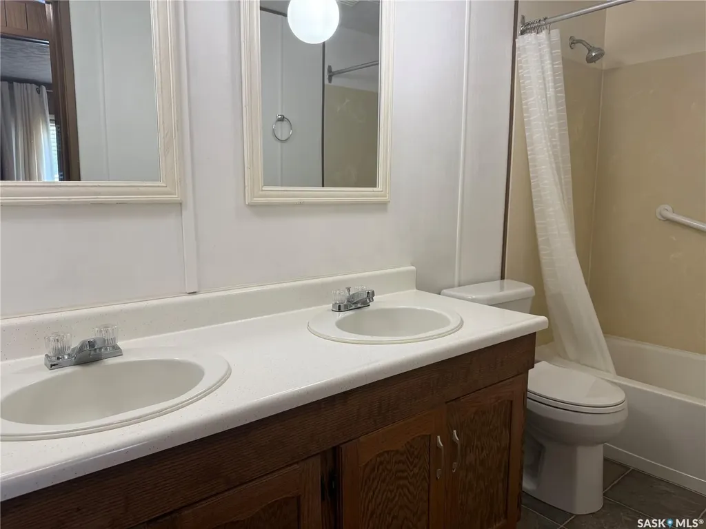 1455 9th Avenue NE Moose Jaw SK S6J 1C6