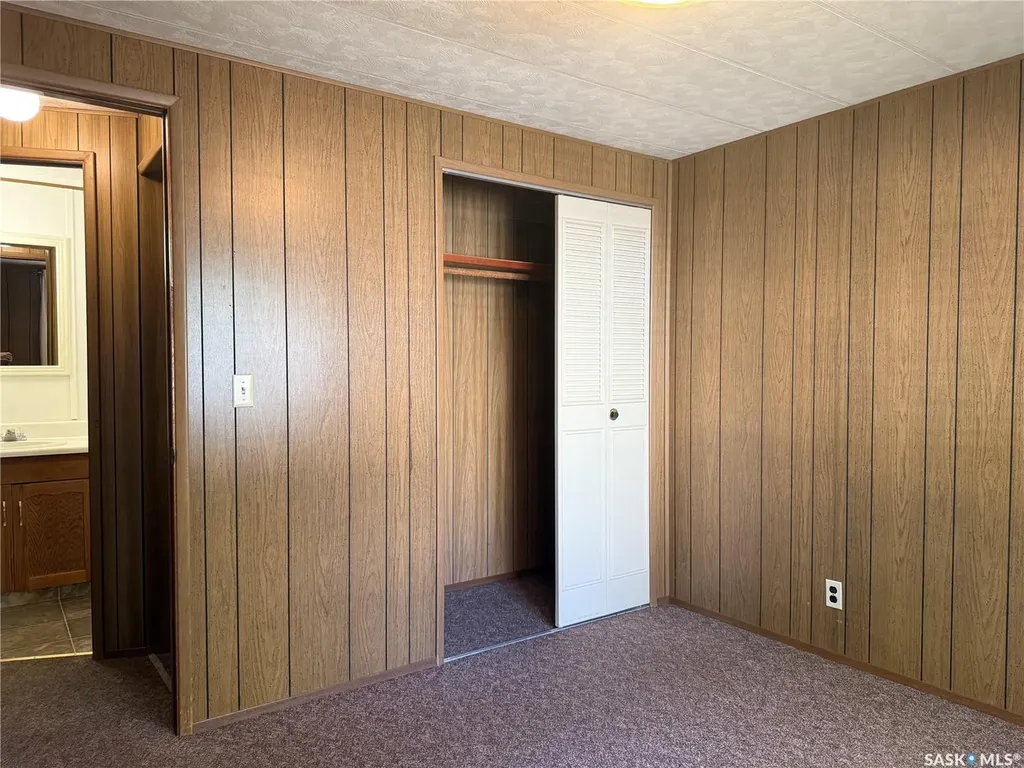 1455 9th Avenue NE Moose Jaw SK S6J 1C6