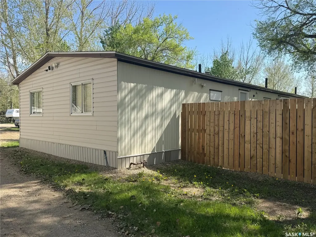 1455 9th Avenue NE Moose Jaw SK S6J 1C6