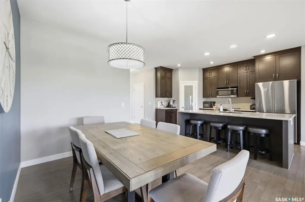 542 Pringle Crescent Saskatoon SK S7T 0W9
