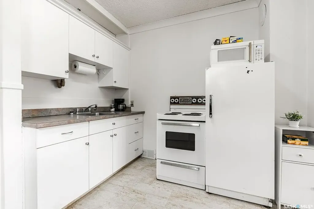 1304 Broadway Avenue Saskatoon SK S7H 2A6
