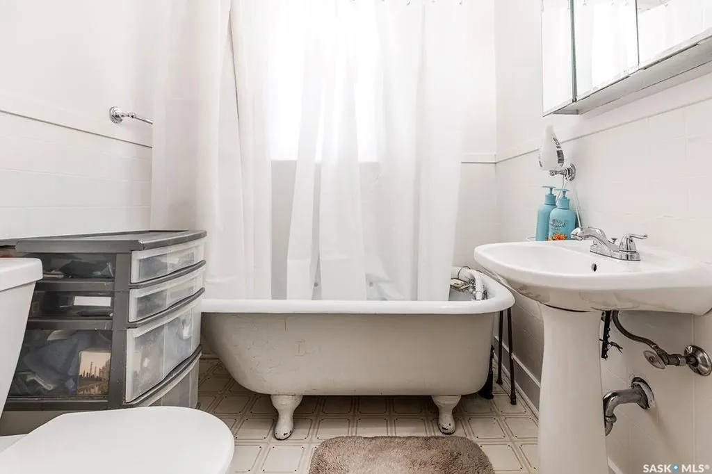 1304 Broadway Avenue Saskatoon SK S7H 2A6
