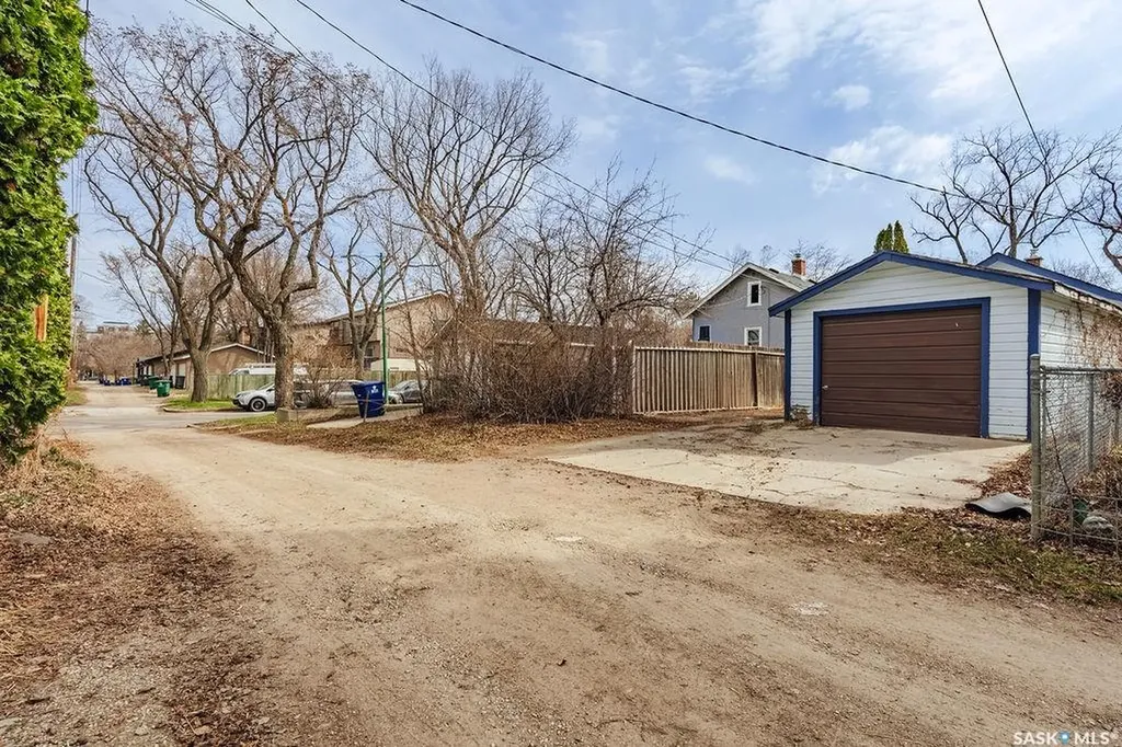 1304 Broadway Avenue Saskatoon SK S7H 2A6