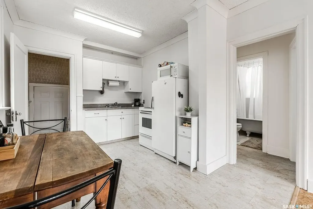 1304 Broadway Avenue Saskatoon SK S7H 2A6