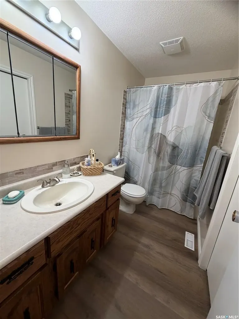 214 4th Street E Carnduff SK S0C 0S0
