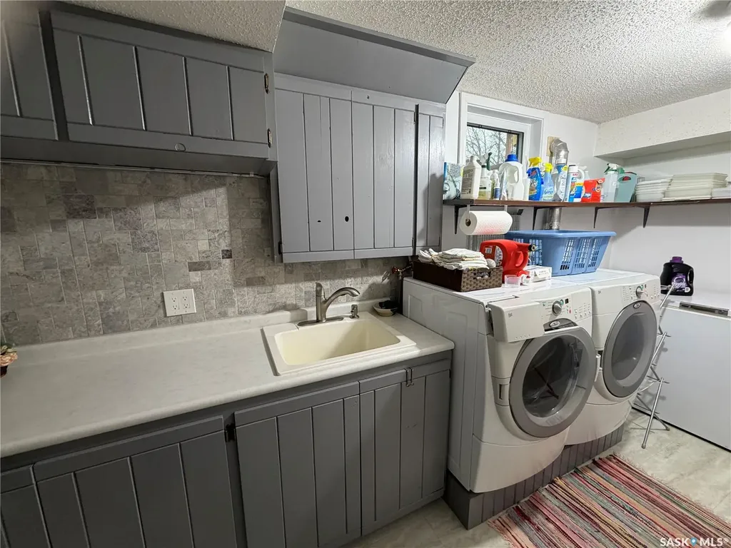 214 4th Street E Carnduff SK S0C 0S0