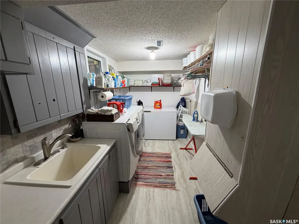 214 4th Street E Carnduff SK S0C 0S0