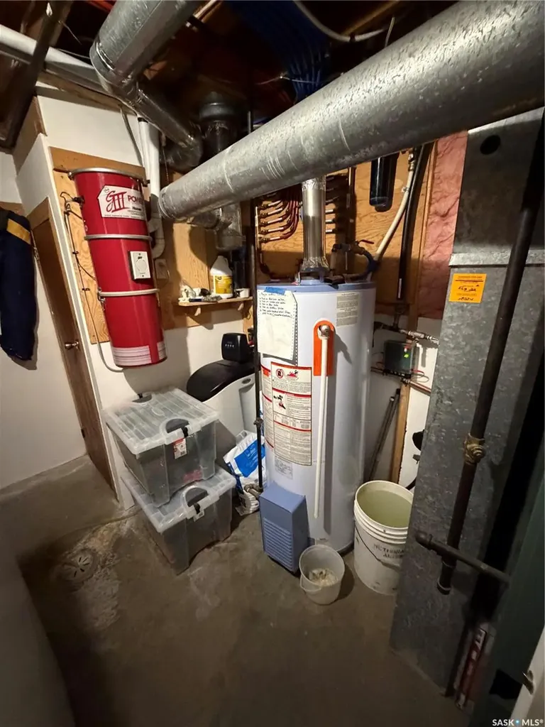 214 4th Street E Carnduff SK S0C 0S0