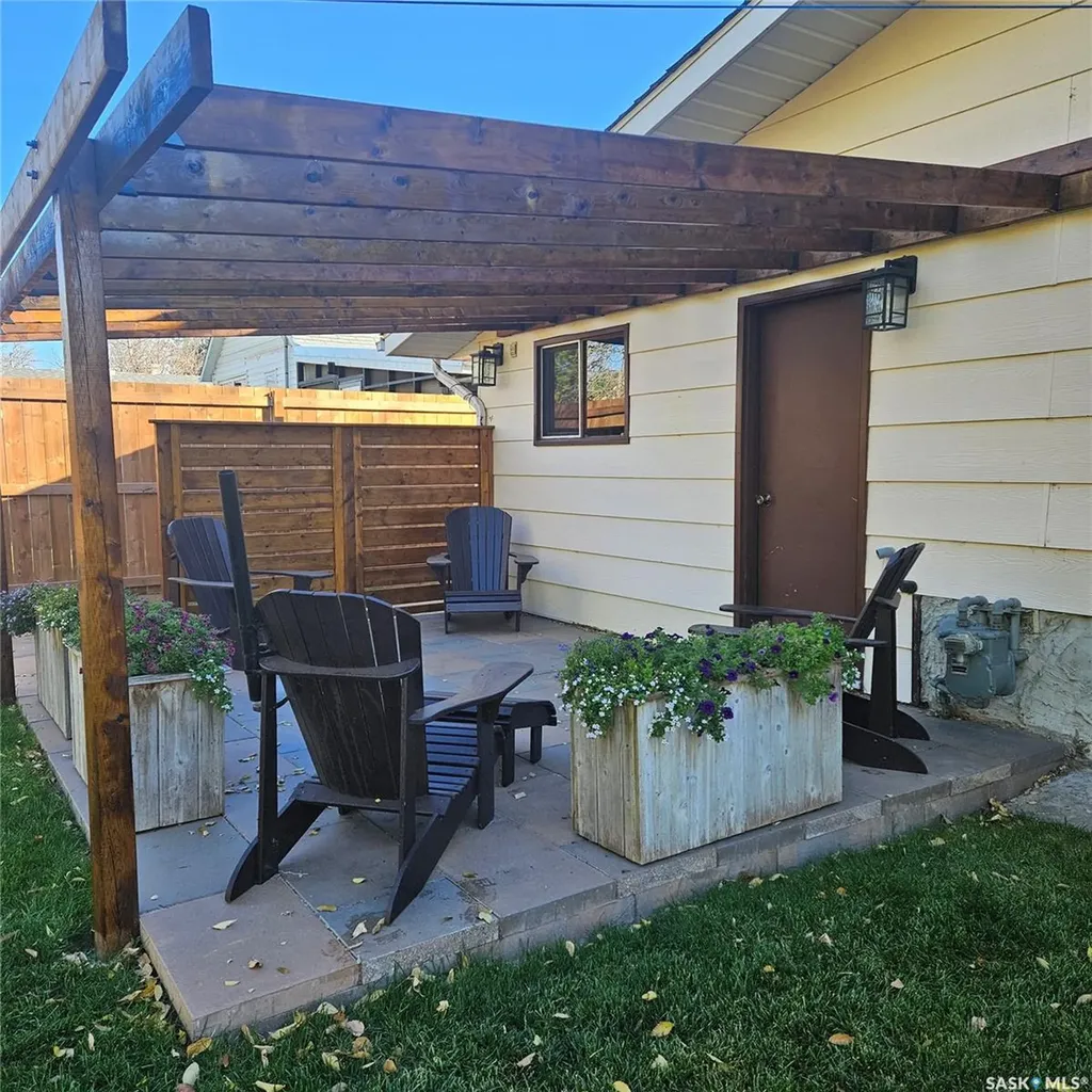 214 4th Street E Carnduff SK S0C 0S0