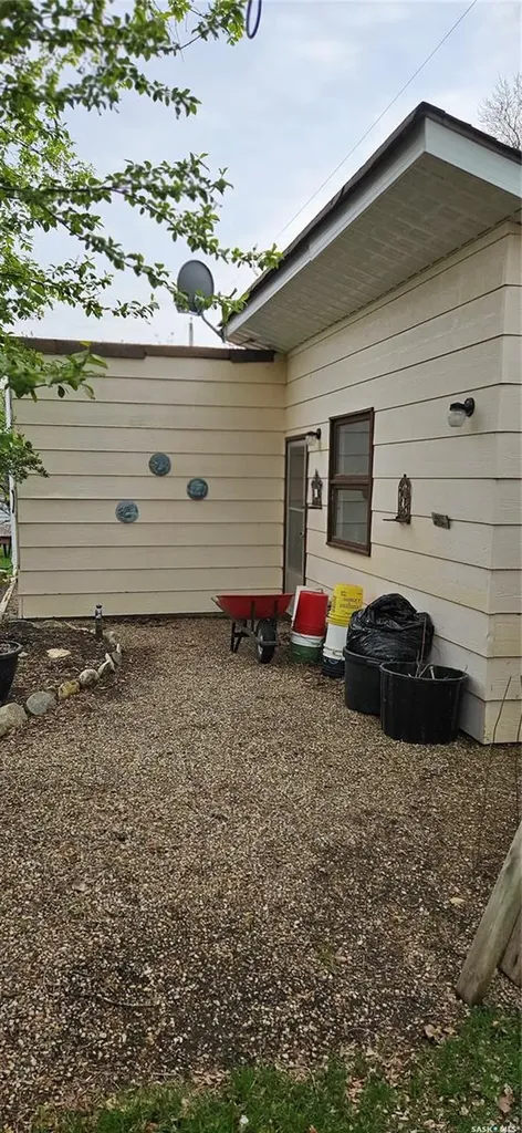 214 4th Street E Carnduff SK S0C 0S0
