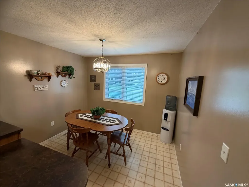 214 4th Street E Carnduff SK S0C 0S0