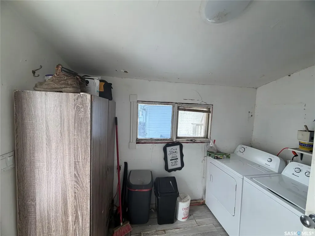 936 Wallace Street Regina SK S4N 3Y5
