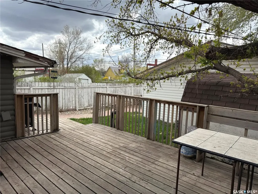 936 Wallace Street Regina SK S4N 3Y5