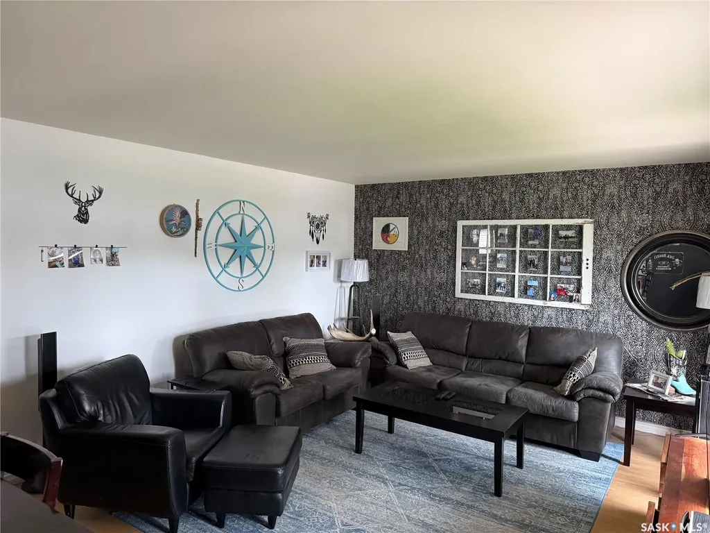 936 Wallace Street Regina SK S4N 3Y5