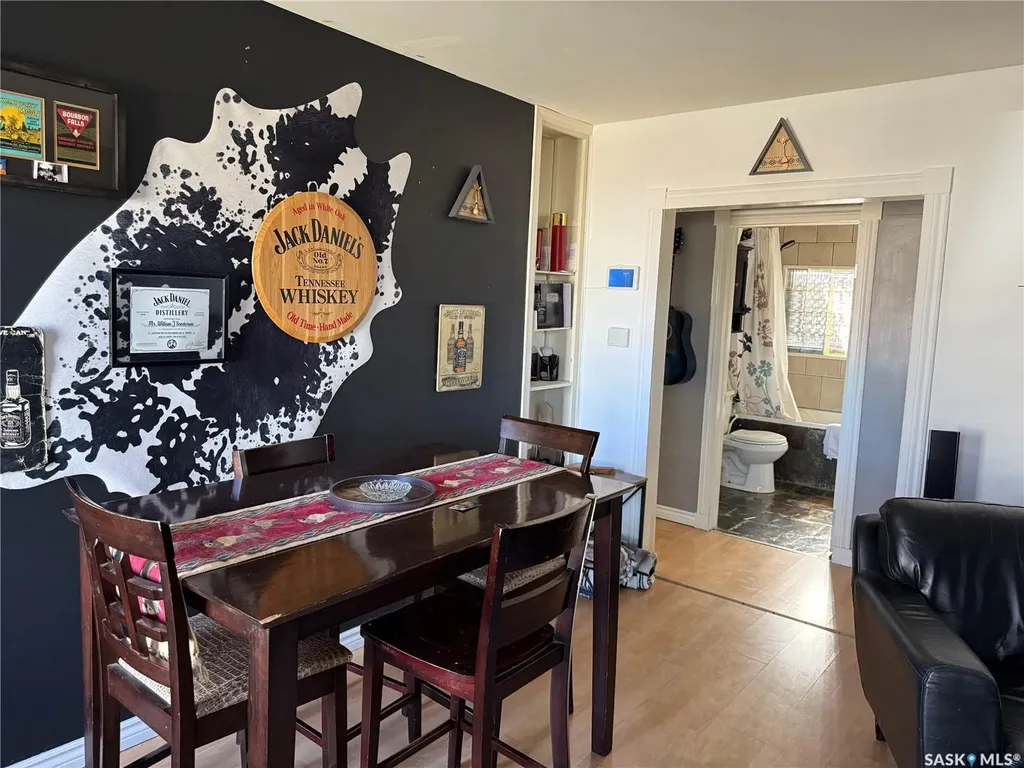 936 Wallace Street Regina SK S4N 3Y5