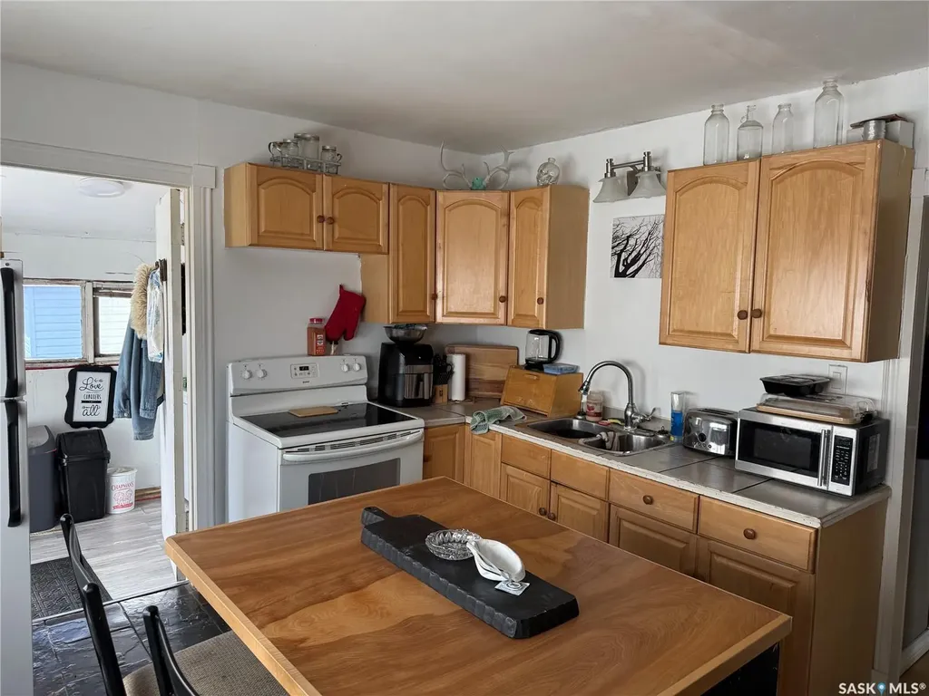 936 Wallace Street Regina SK S4N 3Y5