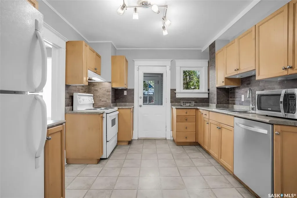 524 7th Street E Saskatoon SK S7H 0X7