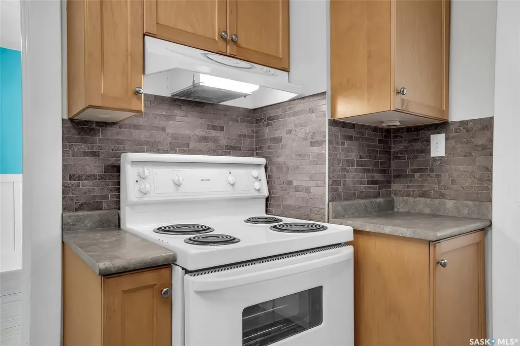 524 7th Street E Saskatoon SK S7H 0X7
