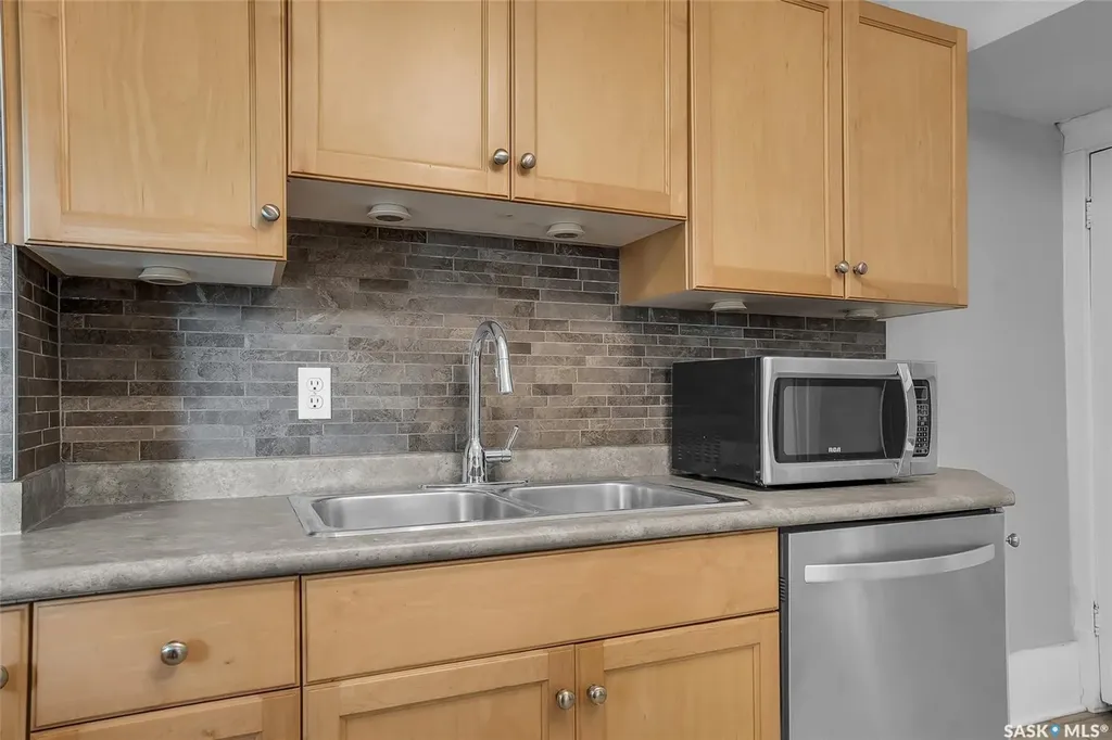 524 7th Street E Saskatoon SK S7H 0X7