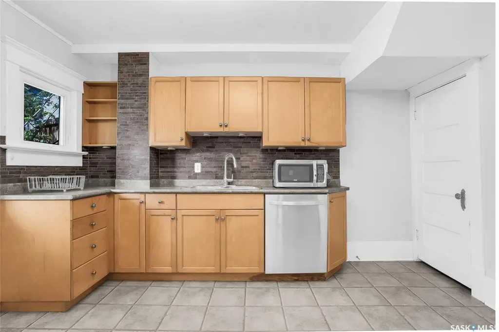 524 7th Street E Saskatoon SK S7H 0X7