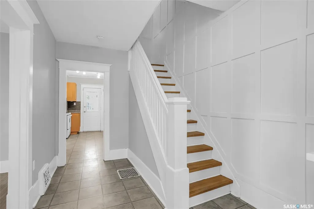 524 7th Street E Saskatoon SK S7H 0X7