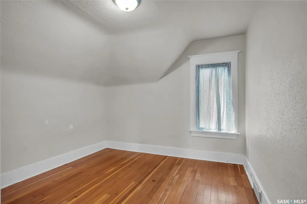 524 7th Street E Saskatoon SK S7H 0X7