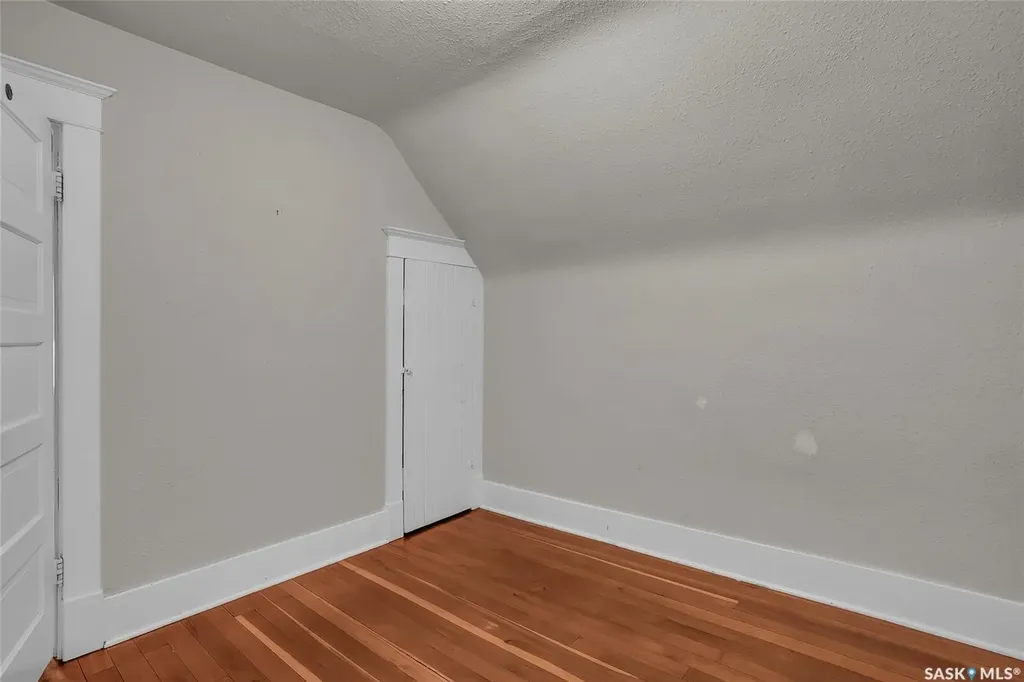 524 7th Street E Saskatoon SK S7H 0X7