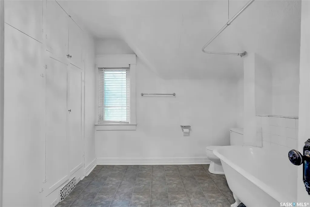 524 7th Street E Saskatoon SK S7H 0X7