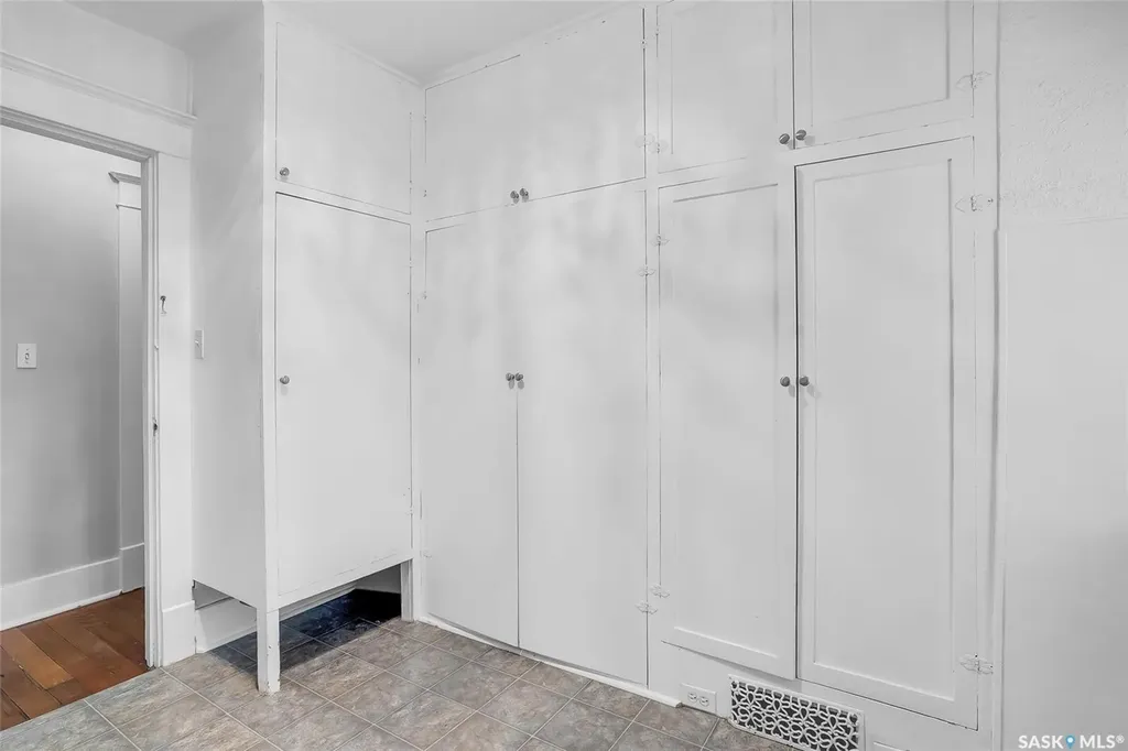 524 7th Street E Saskatoon SK S7H 0X7