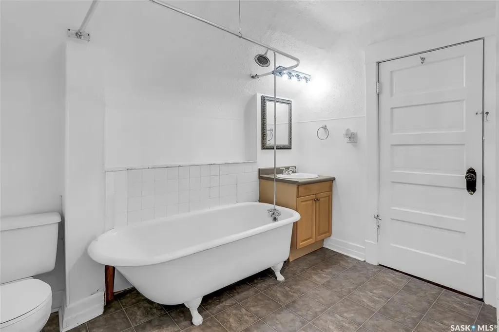 524 7th Street E Saskatoon SK S7H 0X7