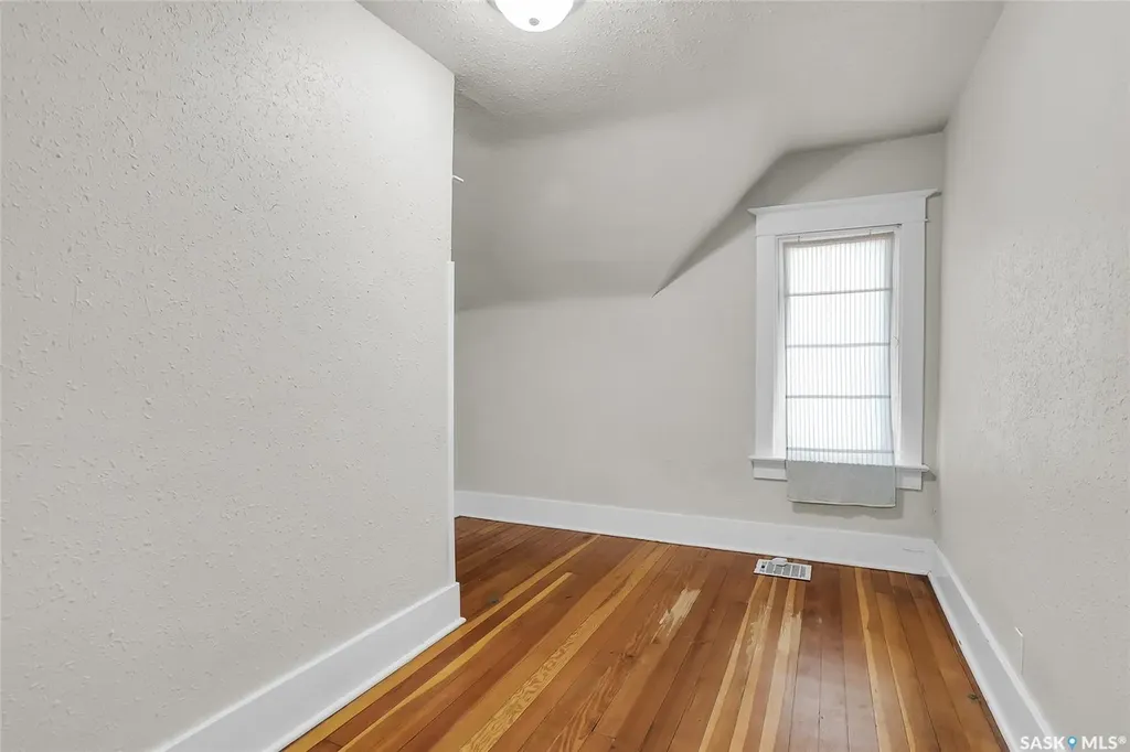 524 7th Street E Saskatoon SK S7H 0X7