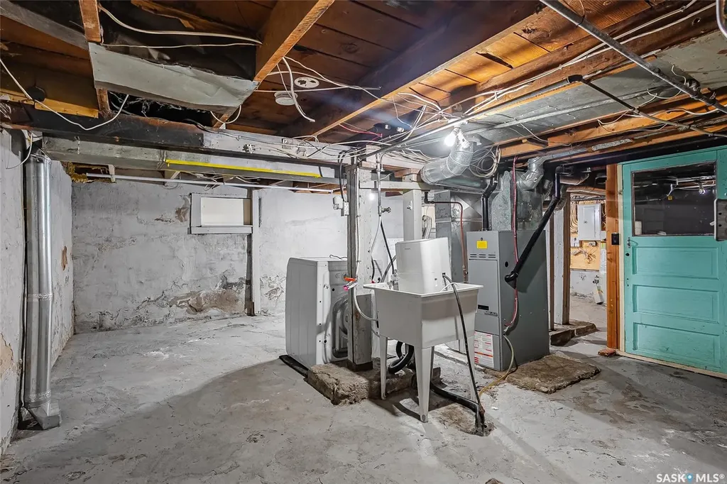 524 7th Street E Saskatoon SK S7H 0X7