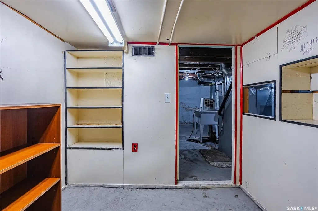 524 7th Street E Saskatoon SK S7H 0X7